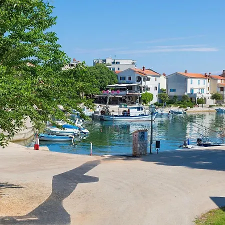 Pleasant In Vantacici Amid The Sea * Porat