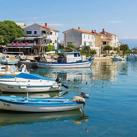 Pleasant In Vantacici Amid The Sea Porat